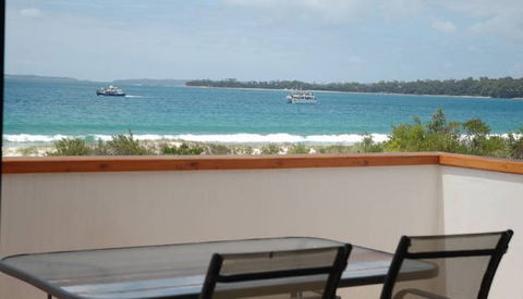 Beachfront House - Accommodation 4U 5