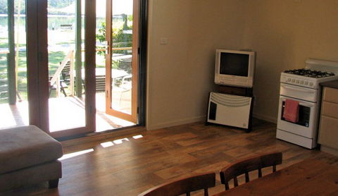 Bentley Waterfront - Accommodation 4U 5
