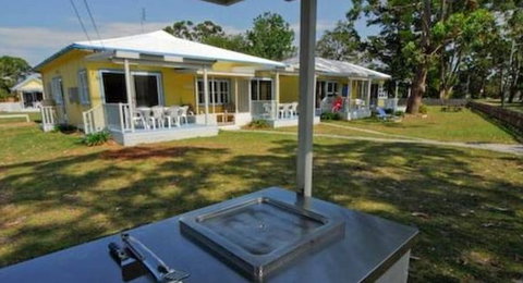 Calm Waters Waterfront Cottages - Accommodation 4U 4