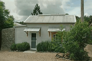 Mavis's Kitchen and Cabins - Accommodation 4U
