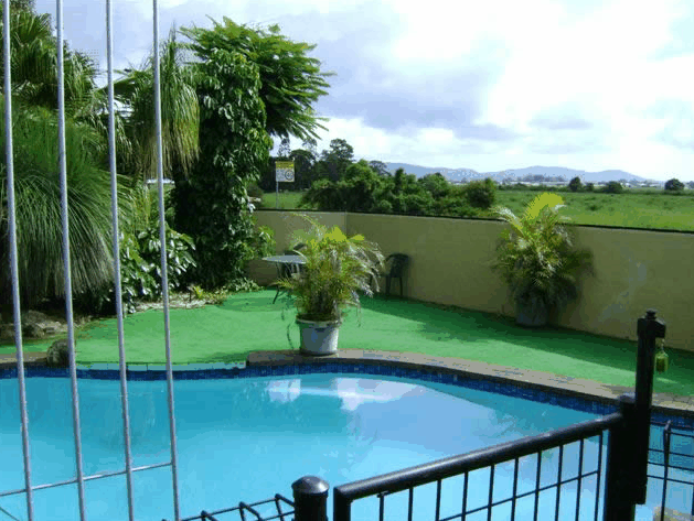 Poinciana Motel - Accommodation 4U 1