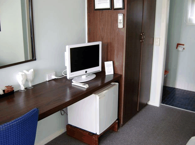 Poinciana Motel - Accommodation 4U 2