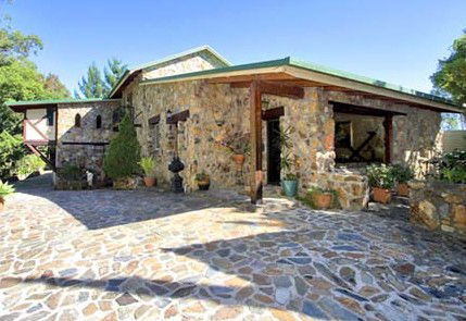 Castle On The Hill Bed And Breakfast - Accommodation 4U 3