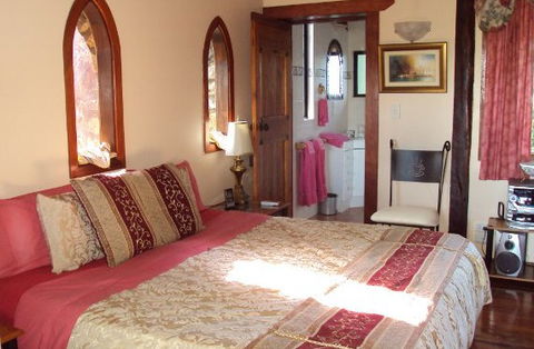 Castle On The Hill Bed And Breakfast - Accommodation 4U 4