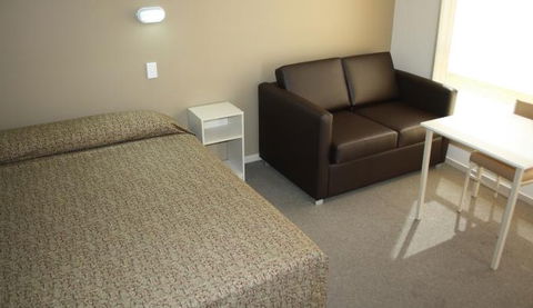 Bowlo Holiday Cabins - Accommodation 4U 3
