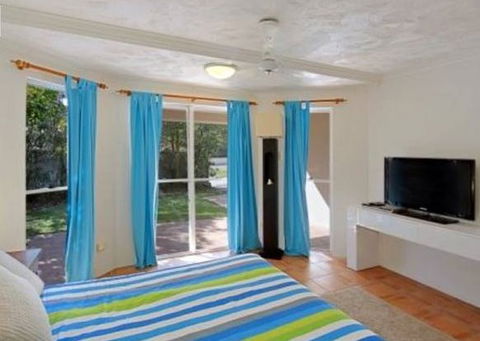 Clarkes Beach Villa - Accommodation 4U 1