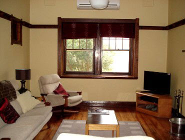 Batlow House - Accommodation 4U 4