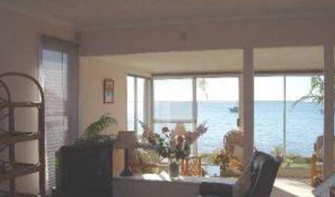 8 Seaview Crescent - Accommodation 4U 2
