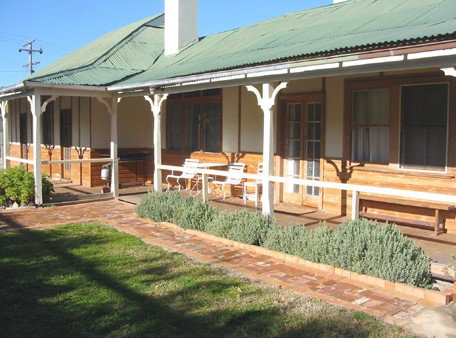 Gundagai Historic Cottages Bed And Breakfast - Accommodation 4U 0