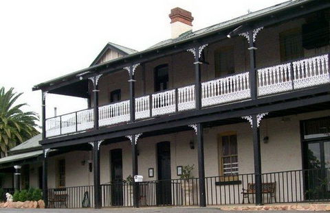 The Old Bridge Inn - Accommodation 4U 4
