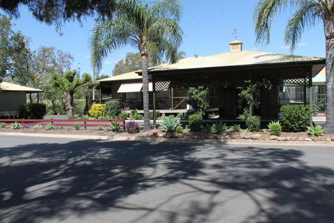 Lake Forbes Motel - Accommodation 4U 0