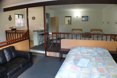Lake Forbes Motel - Accommodation 4U 2