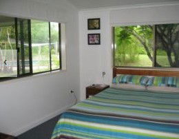 Bucasia Beach House - Accommodation 4U 2