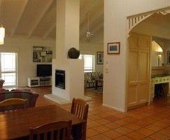 Moore Park Beach - Serenity Beach House - Accommodation 4U 1