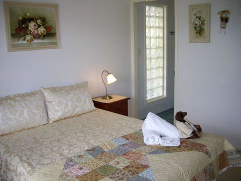 Alexander Lakeside Bed And Breakfast - Accommodation 4U 1