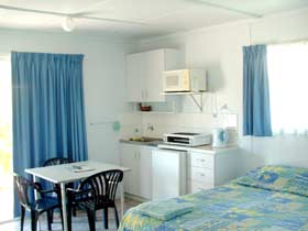 Banjos Overnight & Holiday Units - Accommodation 4U 2