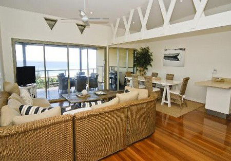Claytons On Cylinder Beach Front Apartments - Accommodation 4U 1