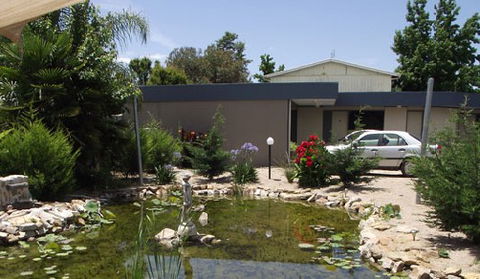 Golden Leaf Motel - Accommodation 4U 1