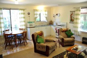 Uhuru Chalets - Accommodation 4U 1