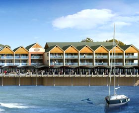 Quality Suites Crest Mandurah - Accommodation 4U 0