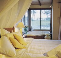 Lake Weyba Cottages - Accommodation 4U
