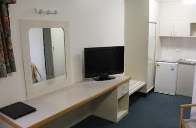AZA Motel - Accommodation 4U 3