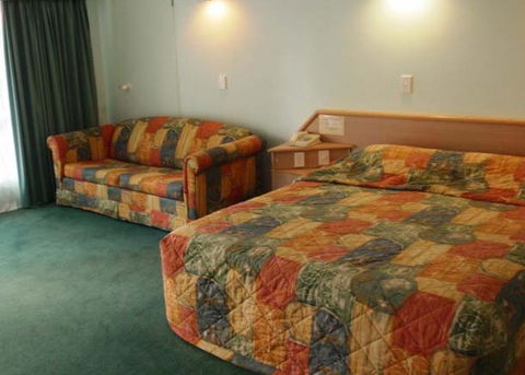 Runaway Bay Motor Inn - Accommodation 4U 0