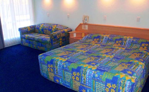 Runaway Bay Motor Inn - Accommodation 4U 2