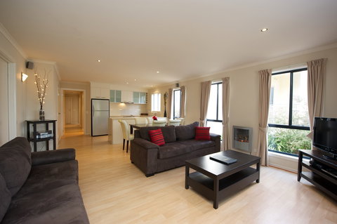 Lake Hume Resort - Accommodation 4U 4