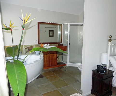Airlie Waterfront Bed And Breakfast - Accommodation 4U 0