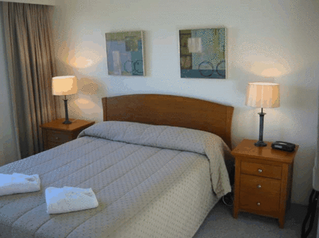 Beachcomber On The Spit - Accommodation 4U 5