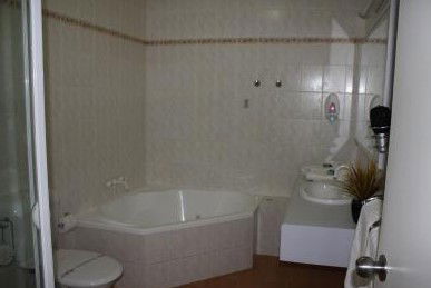 Lakeview Motor Inn - Accommodation 4U 5