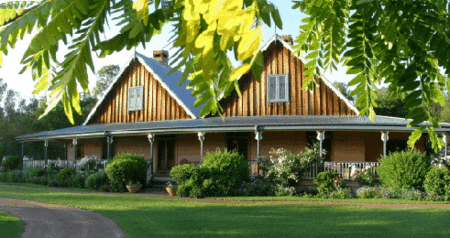 Carriages Country House - Accommodation 4U