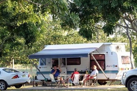 Aussie Outback Oasis Cabin And Van Village - Accommodation 4U 2