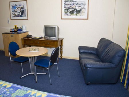 Mayfair Plaza Motel - Accommodation 4U 1