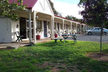 First Landing Motel - Accommodation 4U 1