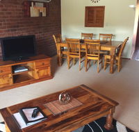 Cleveland Visitor Villas Motel  Shailer Park Garden Villas - Accommodation 4U