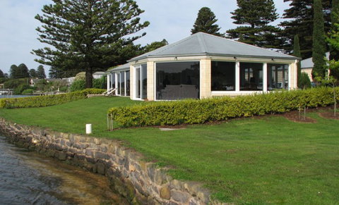 The Douglas - Accommodation 4U 1