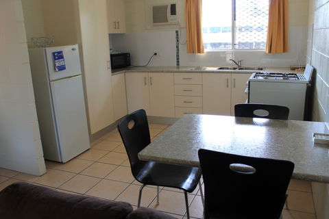 Oasis Inn Holiday Apartments - Accommodation 4U 5