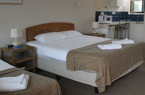 A' Montego Mermaid Beach Motel - Accommodation 4U 0