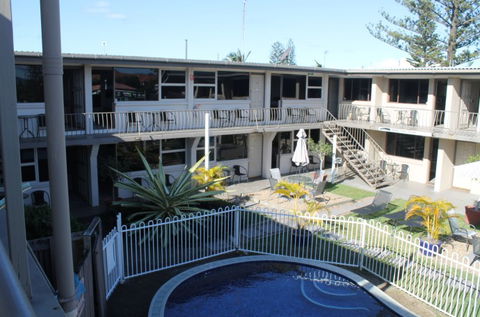 A' Montego Mermaid Beach Motel - Accommodation 4U 3