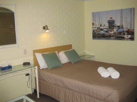 Twin Pines Motel - Accommodation 4U 2