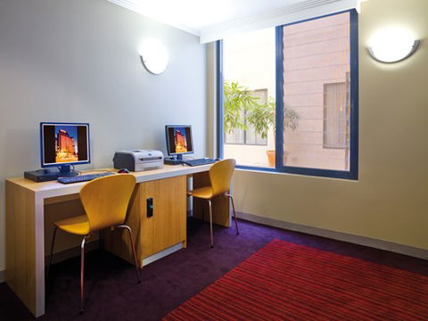 Travelodge Phillip Street - Accommodation 4U 5