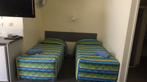 Central Point Motel - Accommodation 4U 2