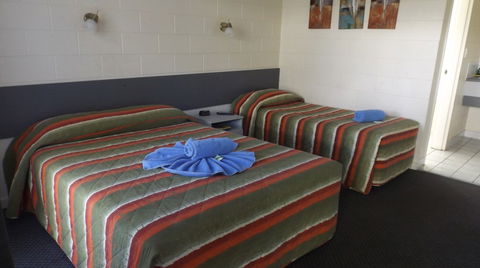 Central Point Motel - Accommodation 4U 5