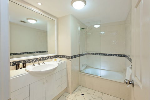 La Grande Apartments Broadbeach - Accommodation 4U 3