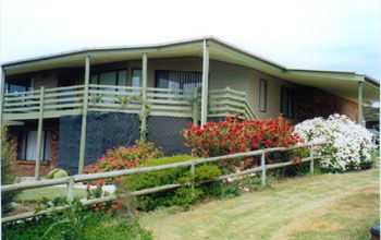 Currawong Holiday Home - Accommodation 4U 0