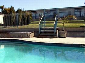 Oyster Court Motel And Holiday Units - Accommodation 4U 0