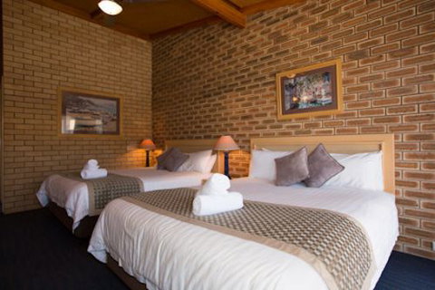 The Town House Motor Inn - Sundowner Goondiwindi - Accommodation 4U 0
