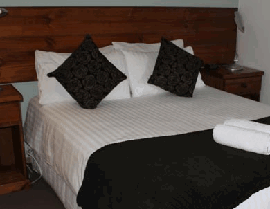 Tullah Lakeside Chalets - Accommodation 4U 1